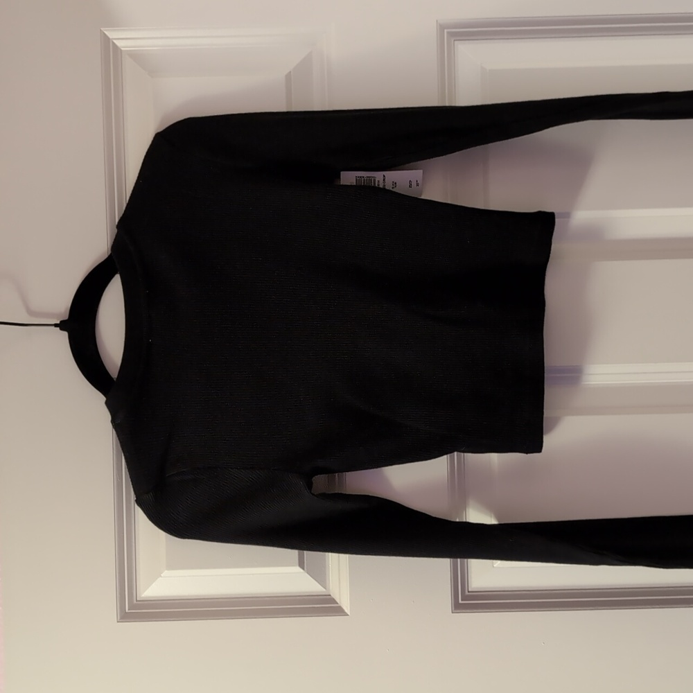 Aritzia Ribbed Cropped Black Long Sleeve Tee - Picture 3 of 3